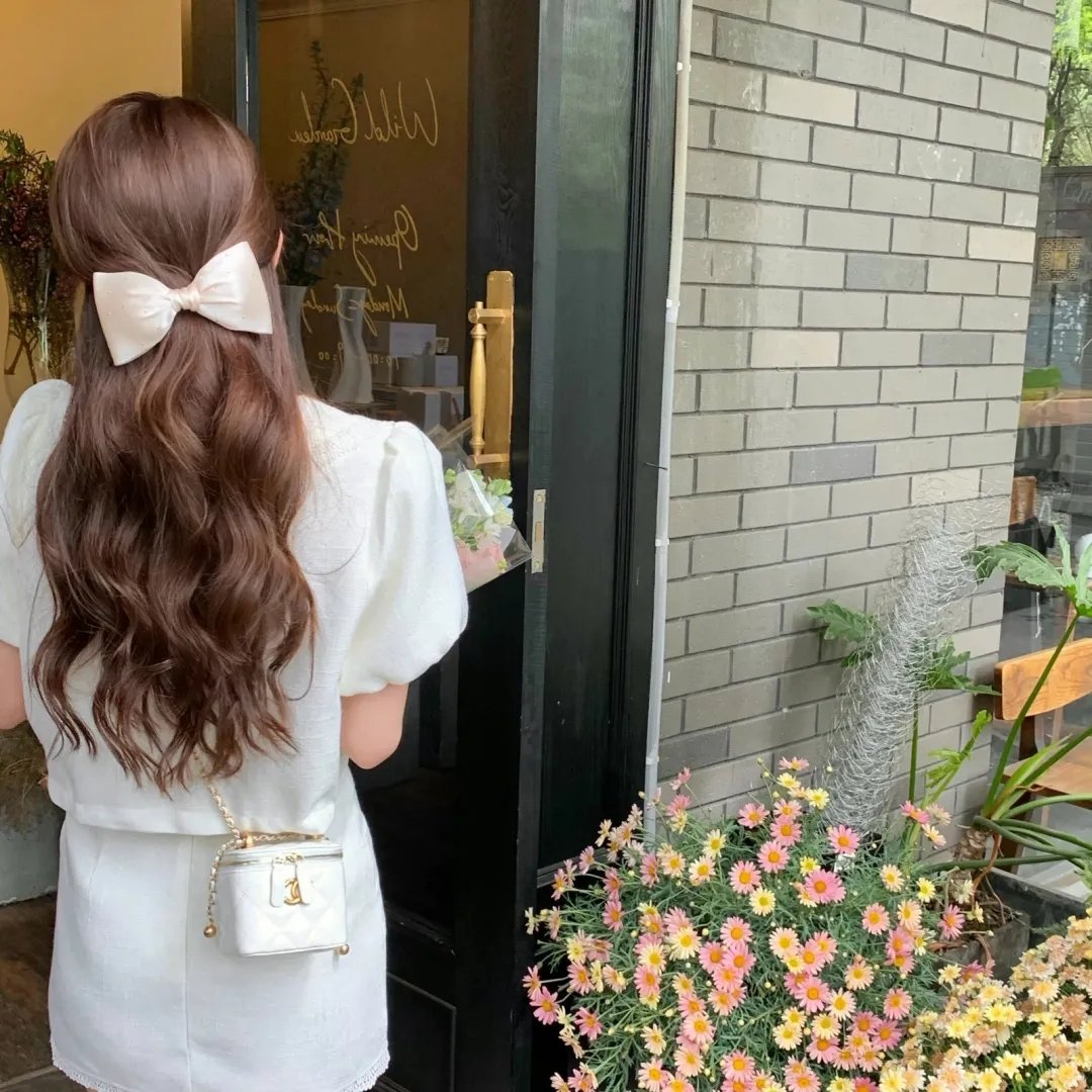 埃舍尔街的红色邮筒
